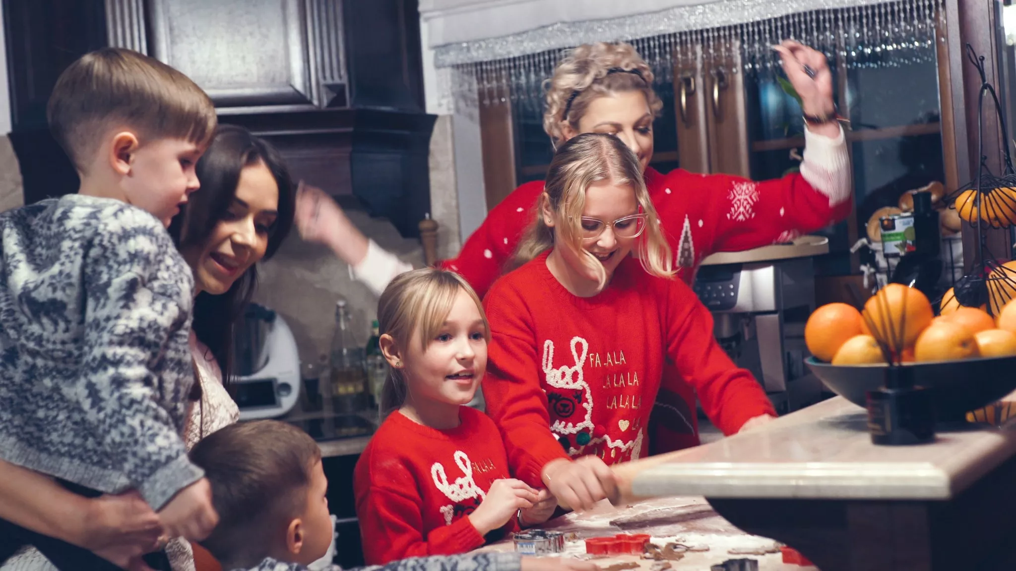 Córka Magdy Narożnej w teledysku zespołu Piękni i Młodzi! Grupa disco polo zaskoczyła nowością! 